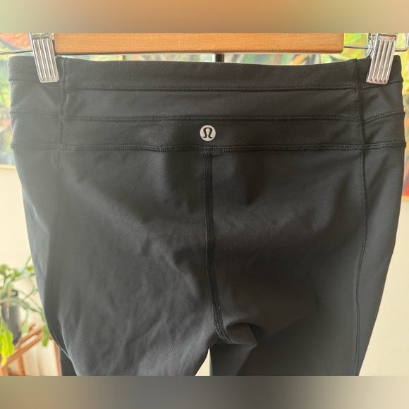 Lululemon Black Capri 23” Leggings. Size 4. - Picture 7 of 12